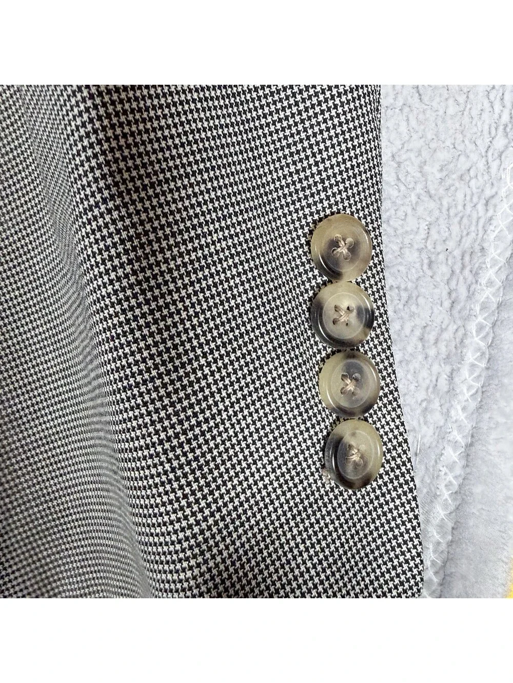Hugo Boss Blazer Men 44R Grey Windowpane 100% Virgin Wool Two Button Suit Jacket
